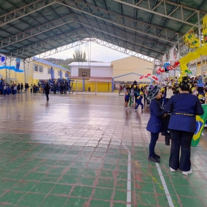 Los/as estudiantes de Primer Ciclo realizan diversas actividades recreativas para celebrar el aniversario del colegio.